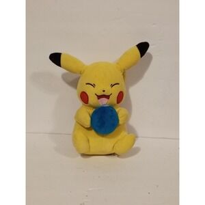 Pokemon Pikachu Holding Oran Berry 8" Plush Licensed Authentic Rare "CHASE"